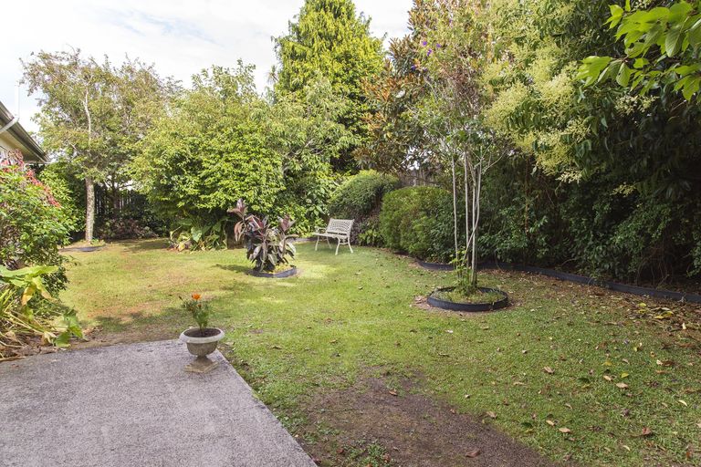 Photo of property in 20 Reremanu Place, Weymouth, Auckland, 2103