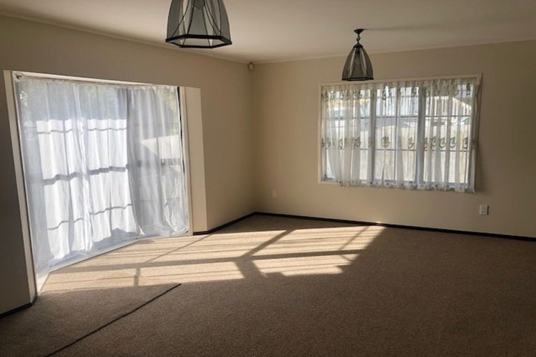 Photo of property in 1/150a Prince Regent Drive, Half Moon Bay, Auckland, 2012