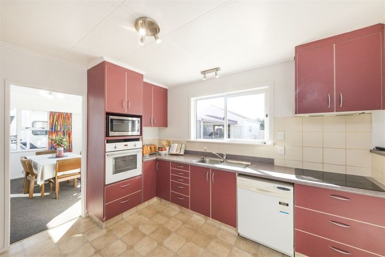Photo of property in 35 Abraham Crescent, Milson, Palmerston North, 4414