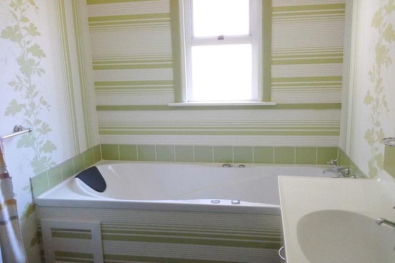 Photo of property in 33 Breakwater Road, Moturoa, New Plymouth, 4310