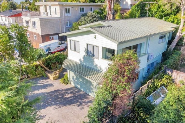 Photo of property in 33 Rangeview Road, Sunnyvale, Auckland, 0612