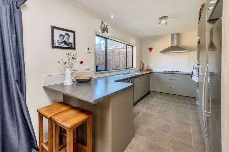 Photo of property in 20 Fairford Avenue, Henderson, Auckland, 0612