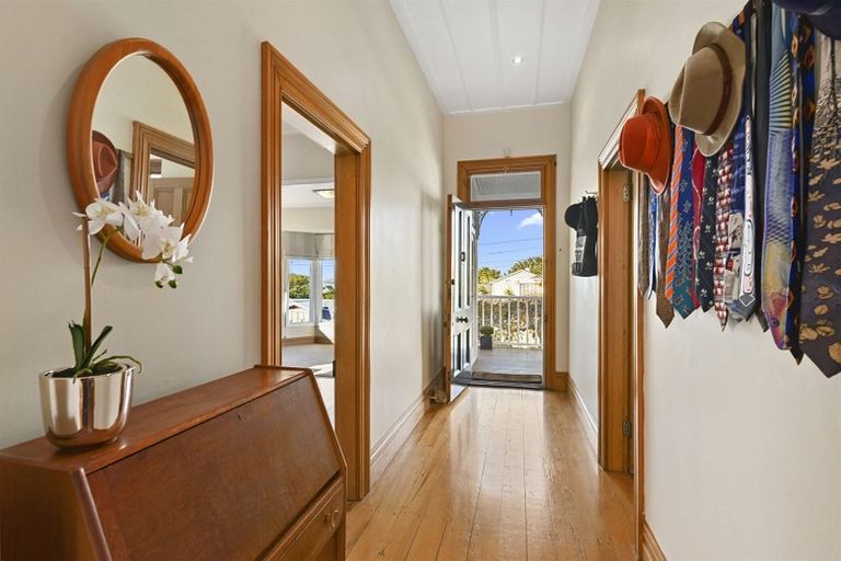 Photo of property in 17 St Aubyn Street, Devonport, Auckland, 0624