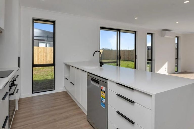 Photo of property in 8 Taurangawaka Road, One Tree Point, 0118
