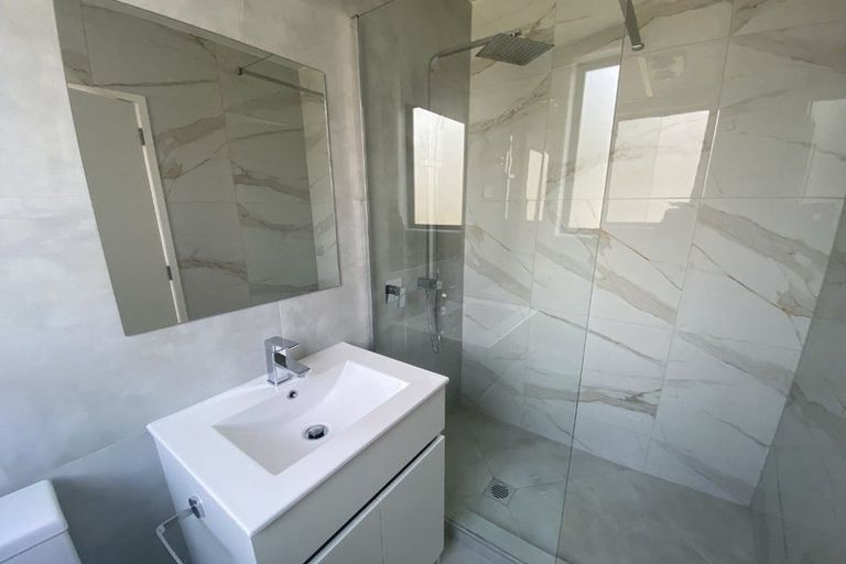 Photo of property in 13b Serjeant Street, Henderson, Auckland, 0612