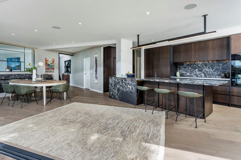 Photo of property in 2 Old Lake Road, Narrow Neck, Auckland, 0624