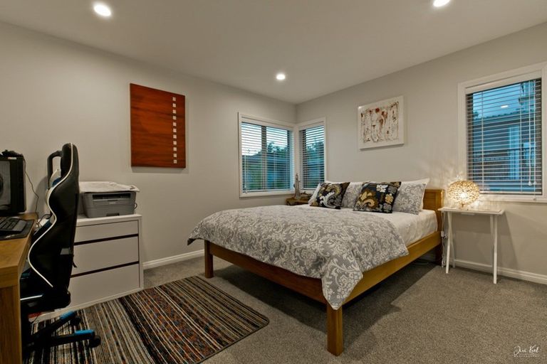 Photo of property in 13a Parr Terrace, Castor Bay, Auckland, 0620