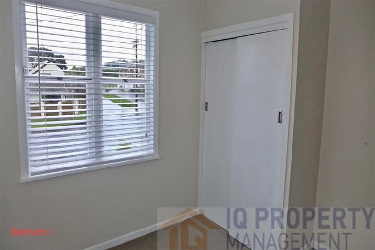 Photo of property in 1/15 East Coast Road, Milford, Auckland, 0620