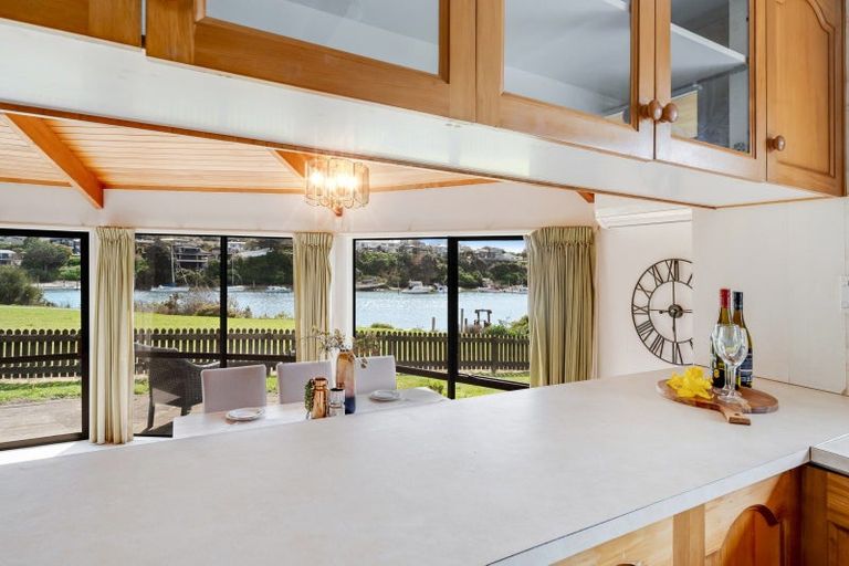 Photo of property in 2/10 Dayspring Way, Pakuranga, Auckland, 2010