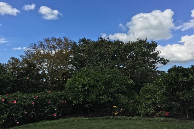 Photo of property in 1a Burford Place, Mellons Bay, Auckland, 2014