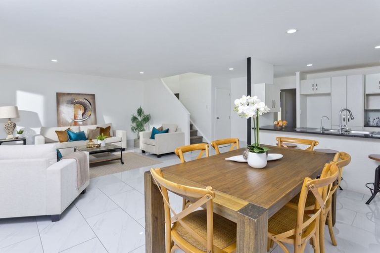 Photo of property in 3/26 Pannill Place, Oteha, Auckland, 0632