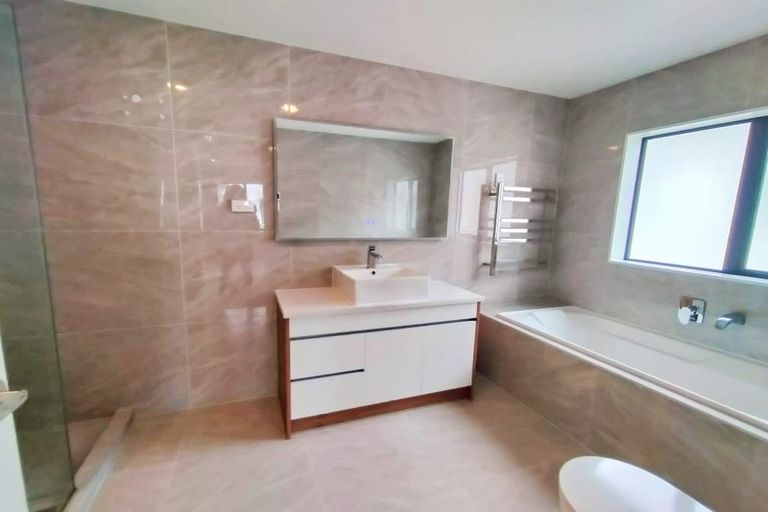 Photo of property in 4 Dungloe Avenue, Flat Bush, Auckland, 2019