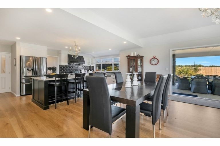 Photo of property in 19-21 Kauri Drive, Kumeu, 0810