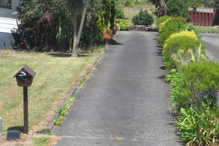 Photo of property in 37 Spinella Drive, Bayview, Auckland, 0629