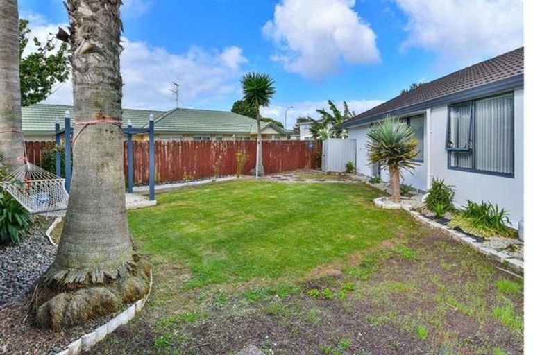 Photo of property in 2 Brentford Place, Manurewa, Auckland, 2102