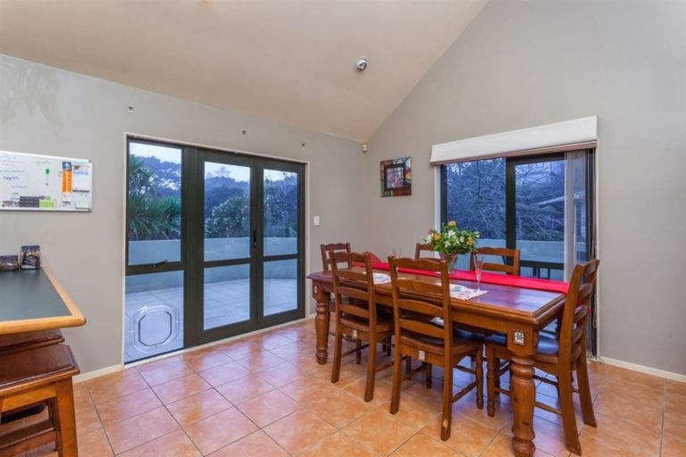 Photo of property in 90d Atkinson Road, Titirangi, Auckland, 0604