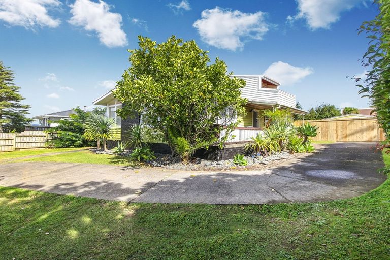 Photo of property in 3 Crompton Road, Massey, Auckland, 0614