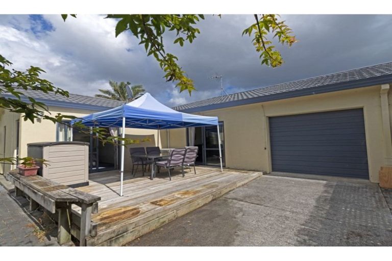 Photo of property in 13 Neta Grove, Henderson, Auckland, 0612