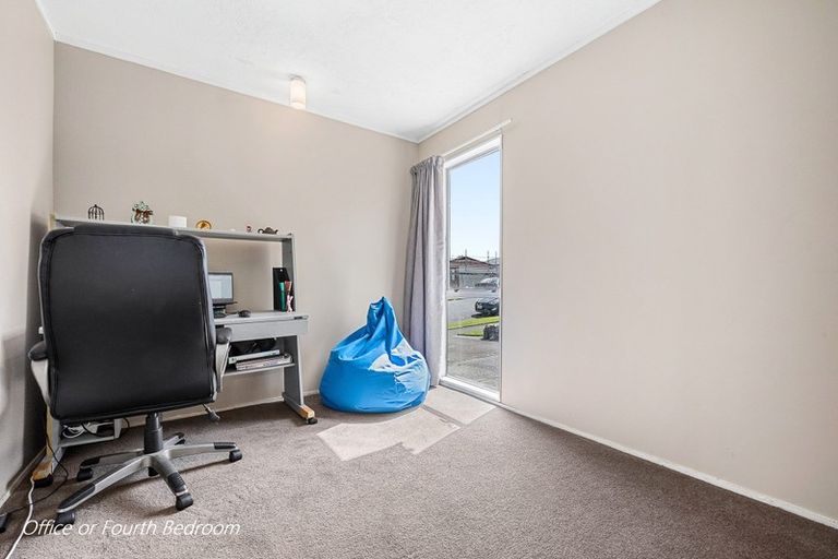 Photo of property in 16 Kaitangata Crescent, Kelson, Lower Hutt, 5010