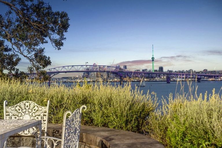 Photo of property in 5 Hinemoa Street, Birkenhead, Auckland, 0626