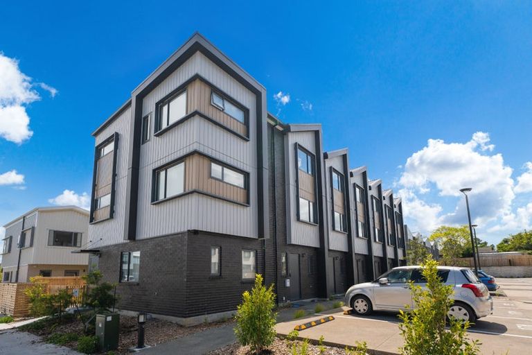 Photo of property in 11 Tokarewa Close, Mount Wellington, Auckland, 1062