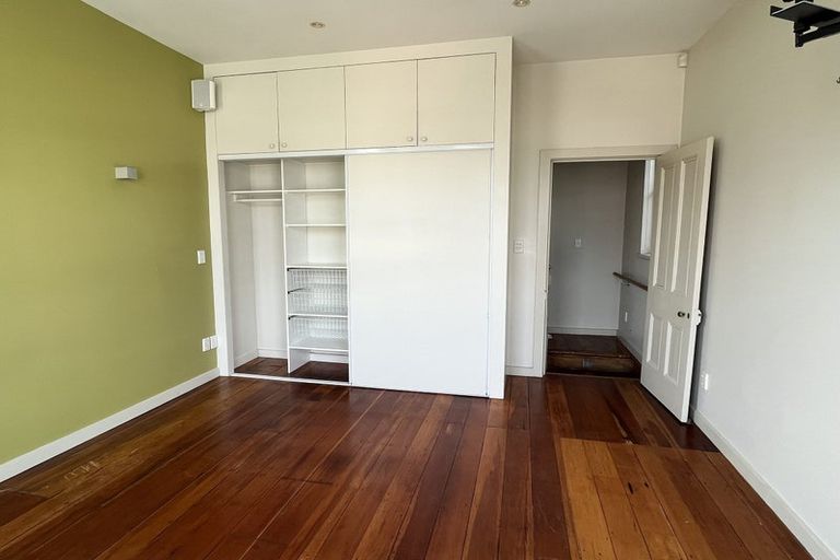 Photo of property in 14 Edge Hill, Mount Victoria, Wellington, 6011