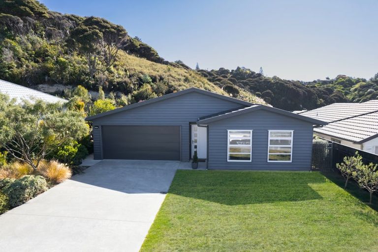 Photo of property in 6 Spritsail Place, Whitby, Porirua, 5024