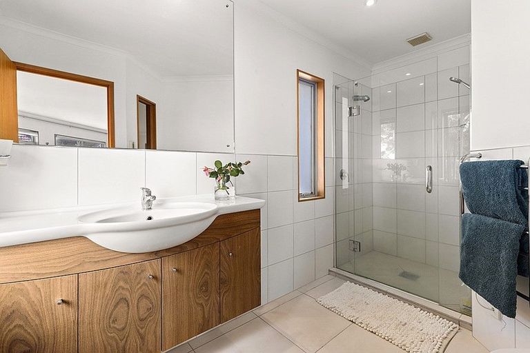 Photo of property in 24 Cliff Road, Torbay, Auckland, 0630