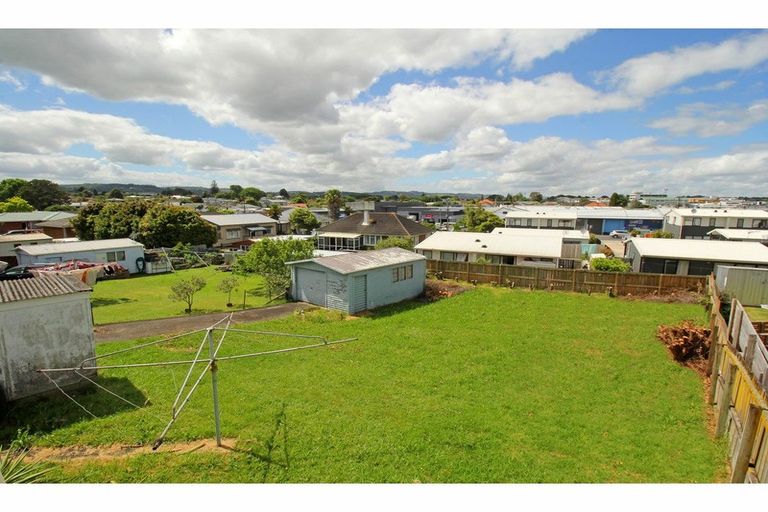 Photo of property in 69 Arimu Road, Papakura, 2110