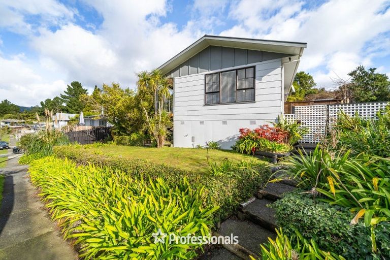 Photo of property in 33 Fenchurch Grove, Stokes Valley, Lower Hutt, 5019