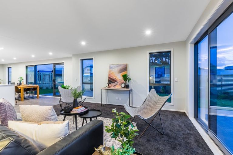 Photo of property in 2a Kaiaho Close, Aotea, Porirua, 5024