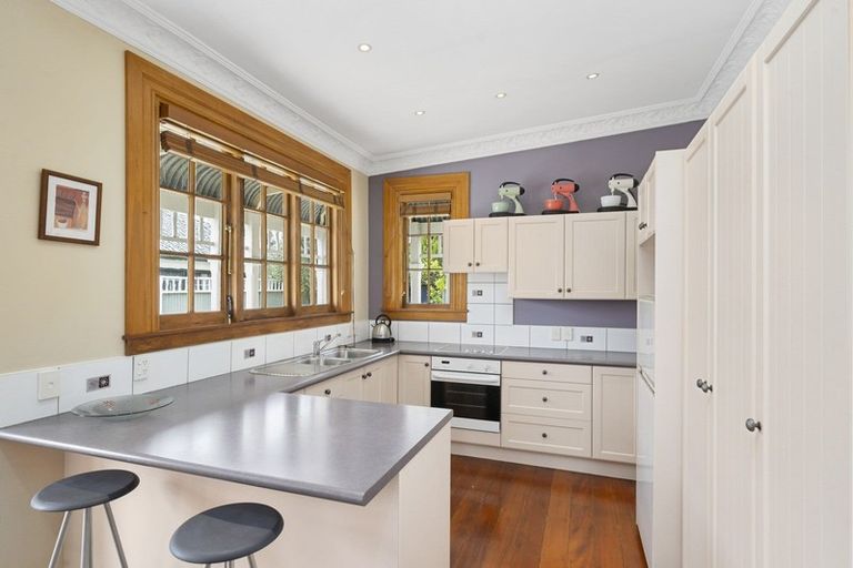 Photo of property in 70 Jellicoe Street, Martinborough, 5711