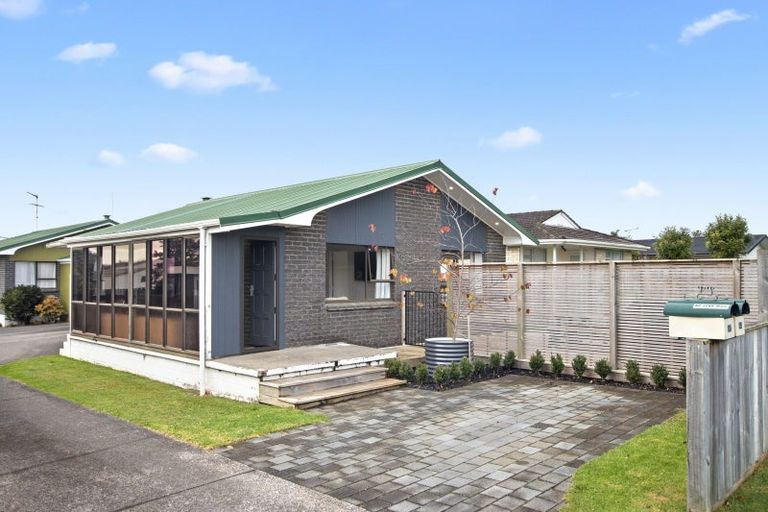 Photo of property in 12a Landscape Road, Pukekohe, 2120