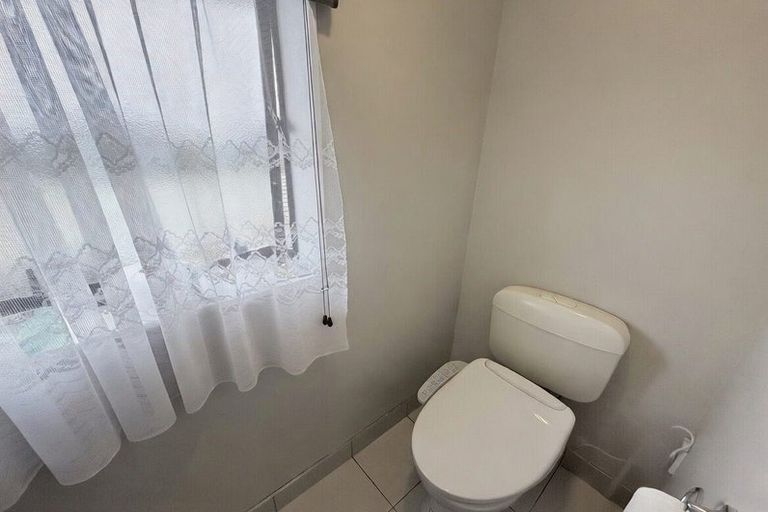 Photo of property in 19 Miriam Corban Heights, Henderson, Auckland, 0612