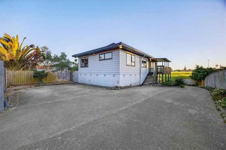 Photo of property in 70 De Quincey Terrace, Highland Park, Auckland, 2010
