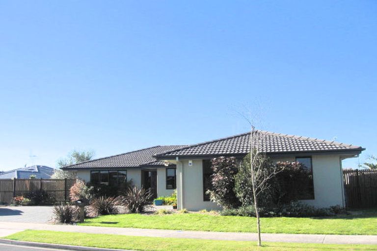 Photo of property in 16 Lavenham Place, Rototuna North, Hamilton, 3210