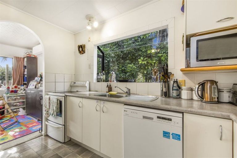 Photo of property in 37 Glennandrew Drive, Half Moon Bay, Auckland, 2012