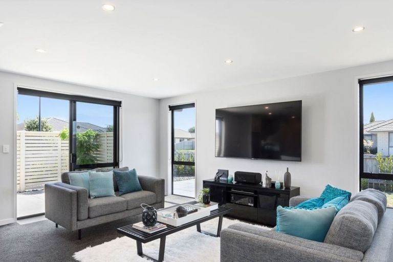 Photo of property in 17 Butterworth Crescent, Papamoa Beach, Papamoa, 3118