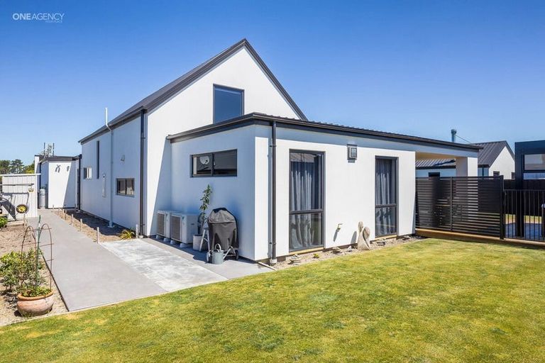 Photo of property in 4 Goldie Drive, Rangiora, 7400