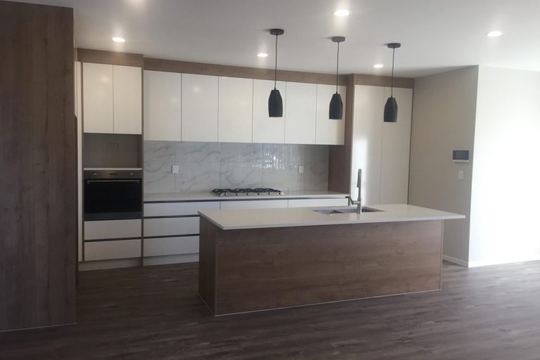 Photo of property in 1 Kakabeak Way, Takanini, 2110