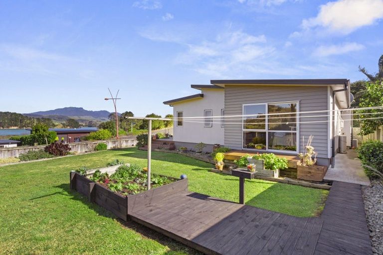 Photo of property in 2 Harakeke Place, Raglan, 3225
