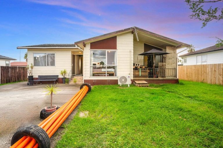 Photo of property in 25 Dissmeyer Drive, Clover Park, Auckland, 2019