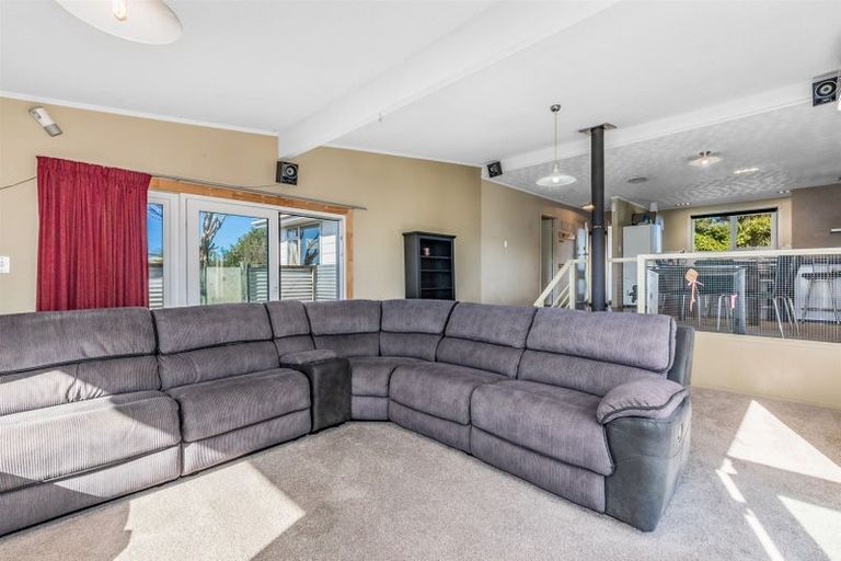 Photo of property in 32 Sombrero View, Ascot Park, Porirua, 5024