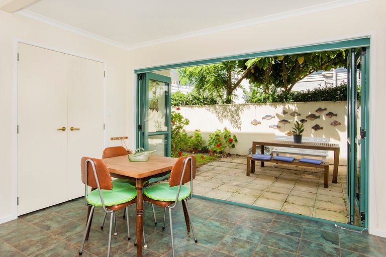 Photo of property in 64 Moana Road, Okitu, Gisborne, 4010