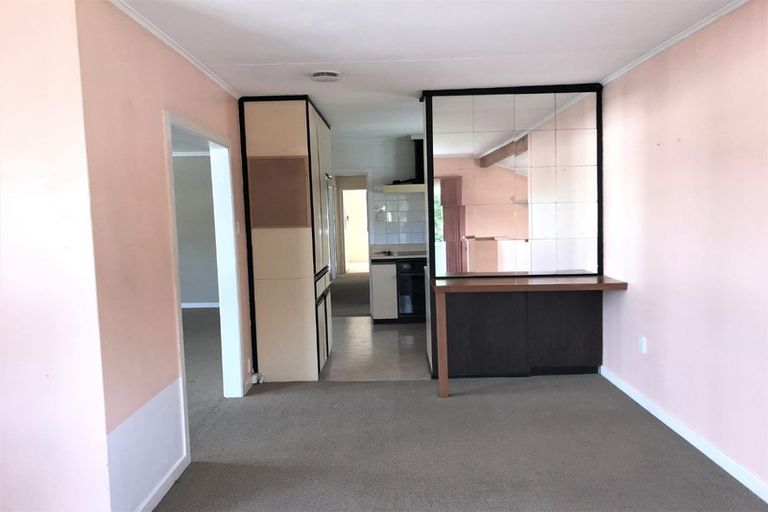 Photo of property in 37 Awanui Street, Merrilands, New Plymouth, 4312