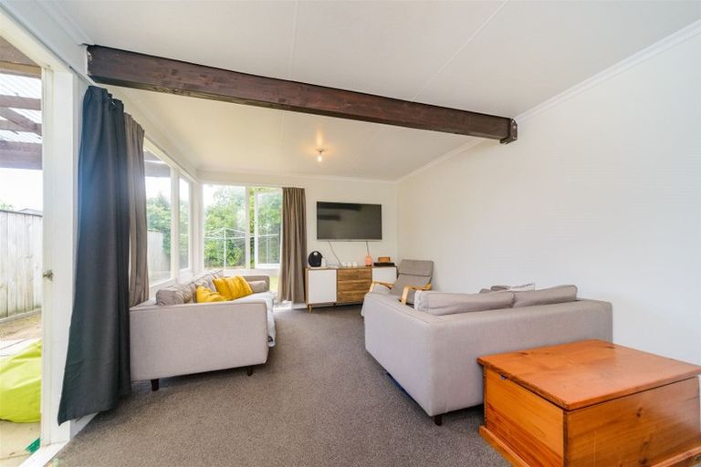Photo of property in 12 Westmere Place, Takaro, Palmerston North, 4412
