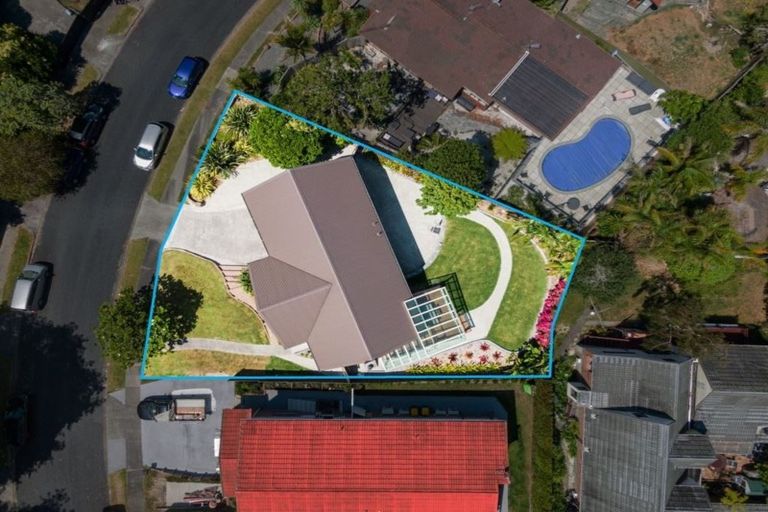 Photo of property in 11 Holyoake Place, Chatswood, Auckland, 0626