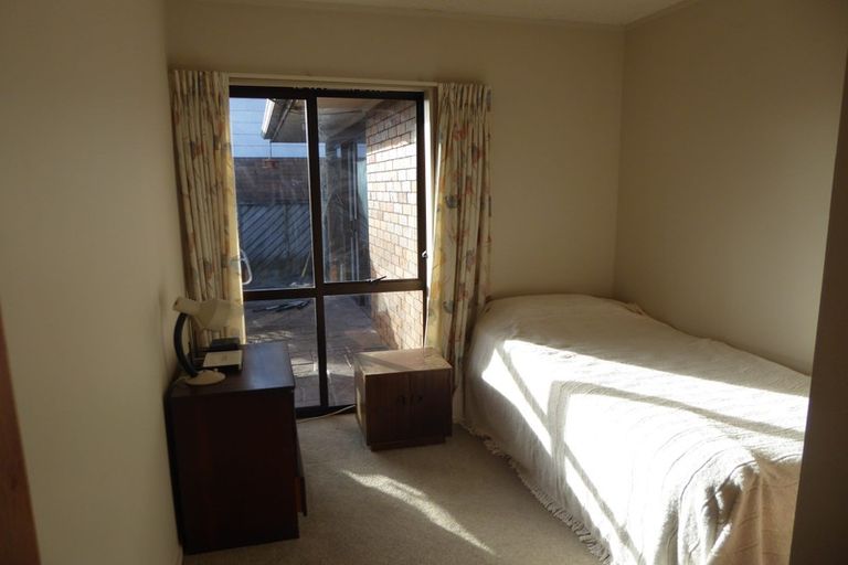 Photo of property in 15 Bosnyak Drive, Te Atatu South, Auckland, 0610