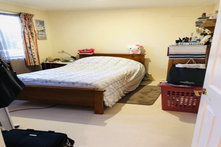 Photo of property in 302 Wairau Road, Glenfield, Auckland, 0629