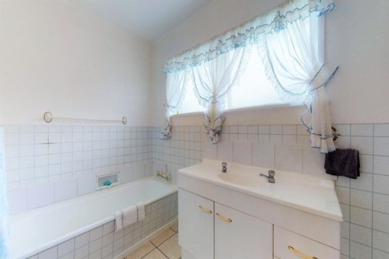 Photo of property in 1 Byrd Street, Levin, 5510